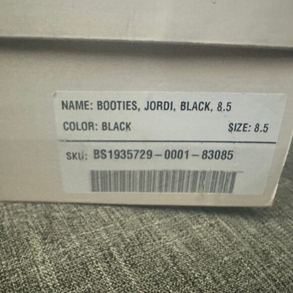 JustFab Women’s suede look black booties, zipper back - Picture 6 of 6